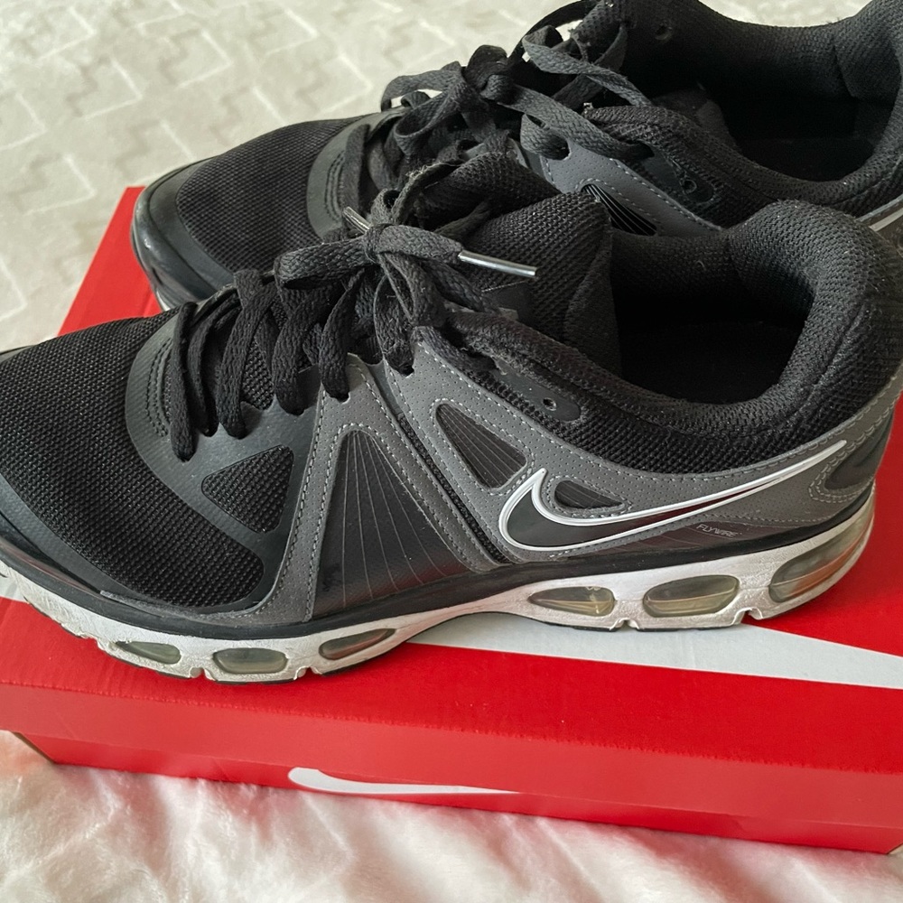 Nike - Women Size 11 sneakers